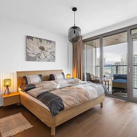 Eurovea Tower - Luke Danube 25 Bratislava